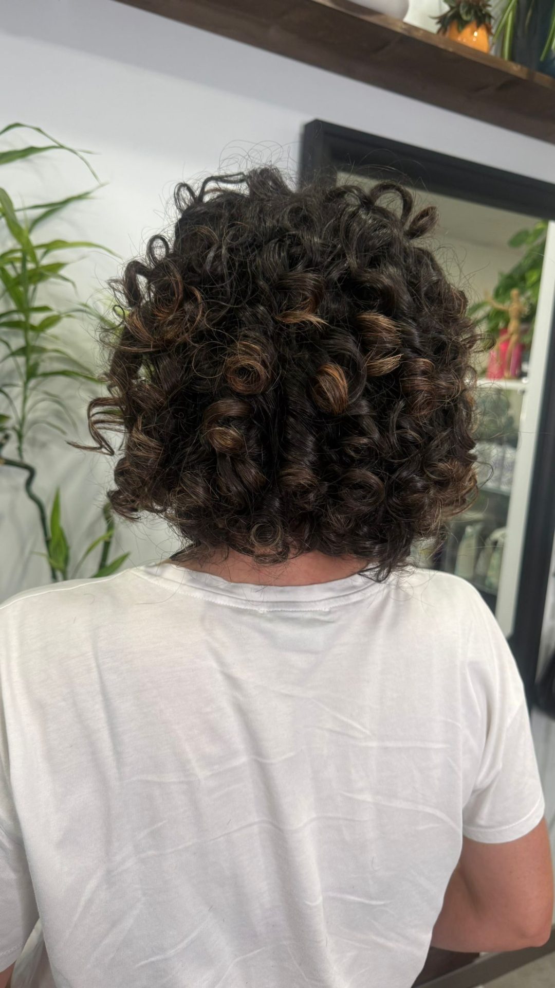 Transformación cabello rizado con asesoría personalizada peluquería especializada León