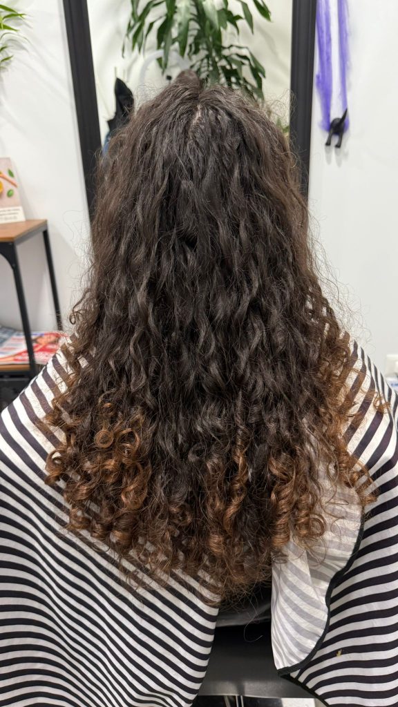 Asesoría personalizada melena rizada Leonor Iconixs peluquería profesional